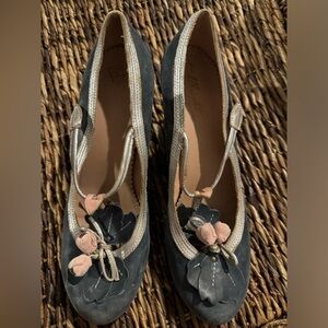 Anthropologie Miss Albright Heels Women's 9 B Blue Leather Budding T Strap Slip